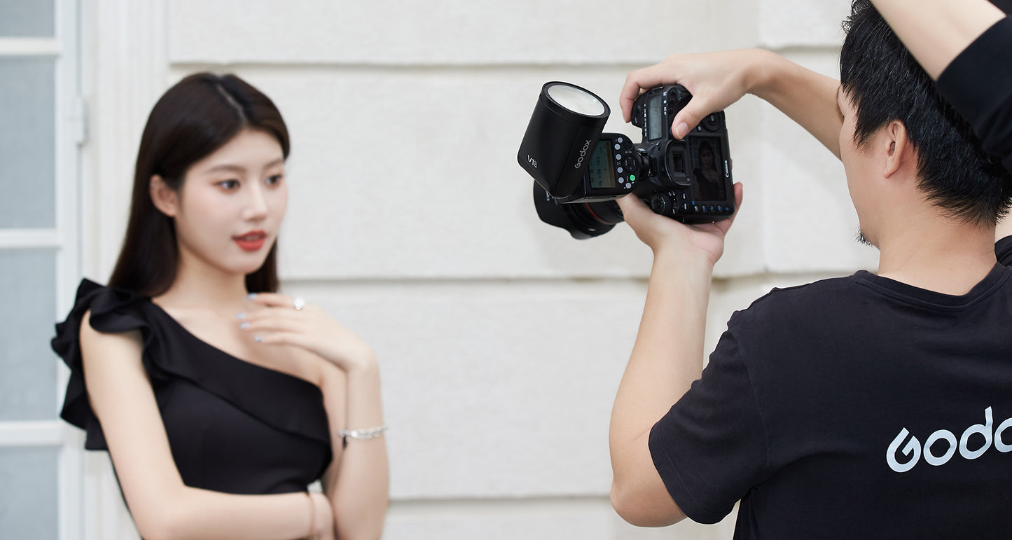 Godox V1 Pro flash with detachable SU-1 sub-flash attached