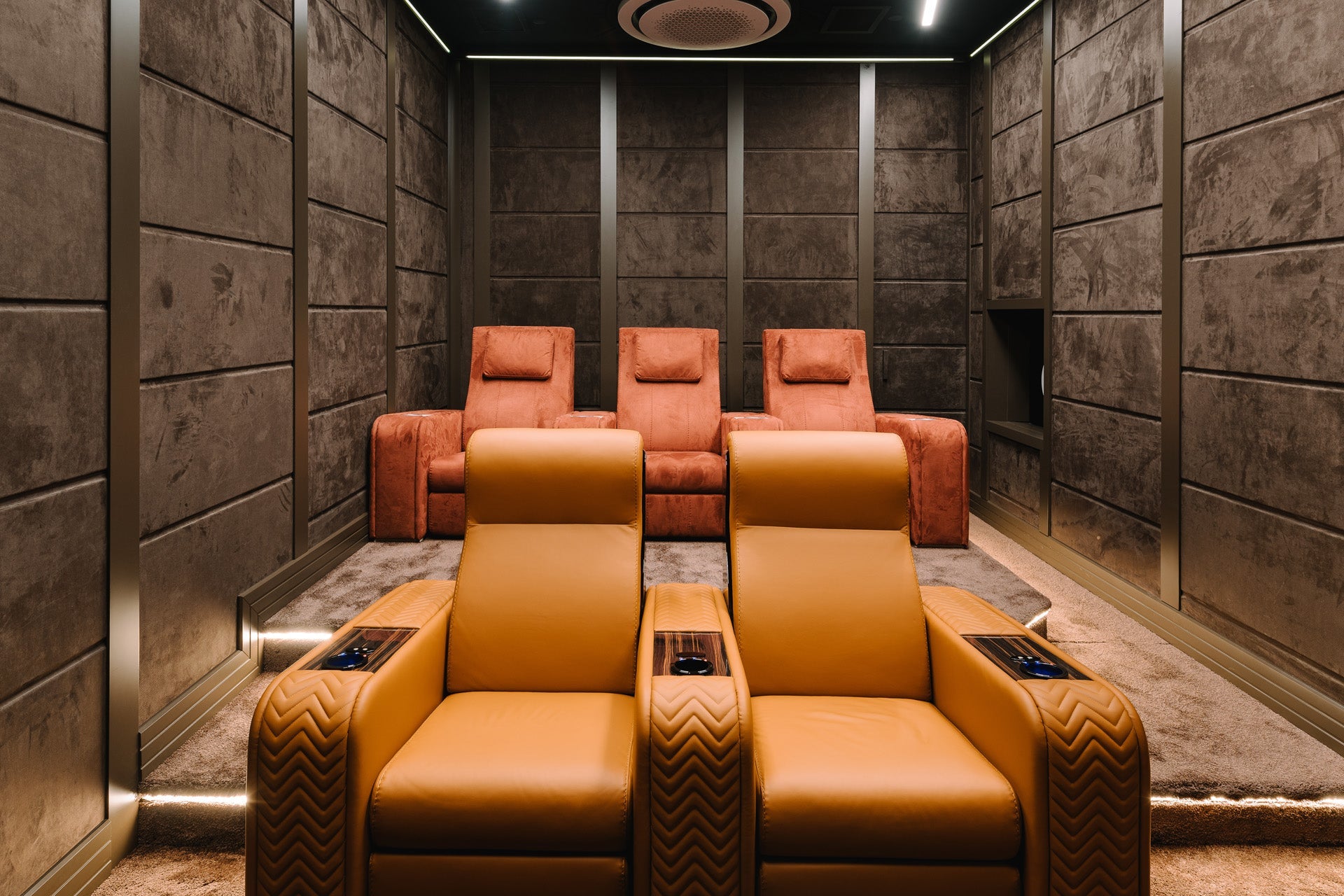 Vismara Onassis Home Cinema Chair — detail of fine-grained leather upholstery